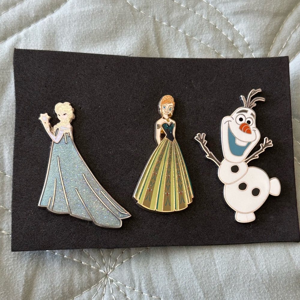 Disney Frozen Character Pins Set